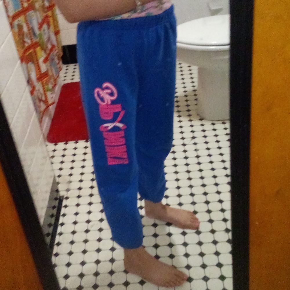 clothes - Picture 2 of 3
